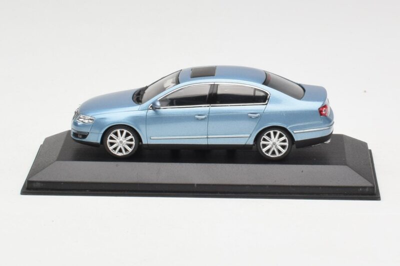 Volkswagen Passat B6 Blue Metallic Minichamps 1:43 Volkswagen Passat B6 Blue Metallic Minichamps 1:43 PASSAT002 Diecast