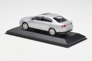 Volkswagen Passat B6 Silver Minichamps 1:43 PASSAT003 Diecast - image 3 of 4