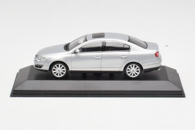 Volkswagen Passat B6 Silver Minichamps 1:43 Volkswagen Passat B6 Silver Minichamps 1:43 PASSAT003 Diecast
