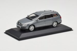 Volkswagen Passat B6 Variant Grey Metallic Minichamps 1:43 PASSAT005 Diecast - image 2 of 4