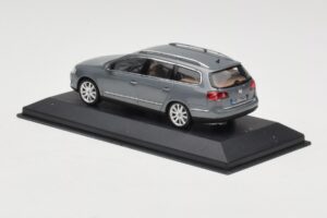 Volkswagen Passat B6 Variant Grey Metallic Minichamps 1:43 PASSAT005 Diecast - image 3 of 4