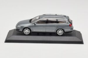 Volkswagen Passat B6 Variant Grey Metallic Minichamps 1:43 PASSAT005 Diecast