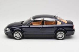 Volkswagen Passat W8 B5.5 Indigo Blue DNA 1:18 DNA000029 Diecast - image 3 of 6