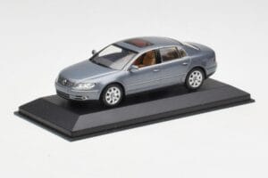 Volkswagen Phaeton 3D Grey Minichamps 1:43 3D0099300GPR7Q Diecast - image 2 of 4