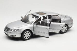 Volkswagen Phaeton D1 Silver Metallic AUTOart 1:18 79742 Diecast - image 2 of 8