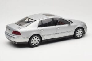 Volkswagen Phaeton D1 Silver Metallic AUTOart 1:18 79742 Diecast - image 3 of 8
