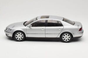 Volkswagen Phaeton D1 Silver Metallic AUTOart 1:18 79742 Diecast - image 4 of 8