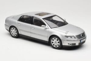 Volkswagen Phaeton D1 Silver Metallic AUTOart 1:18 79742 Diecast - image 6 of 8