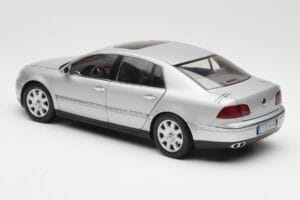 Volkswagen Phaeton D1 Silver Metallic AUTOart 1:18 79742 Diecast - image 7 of 8