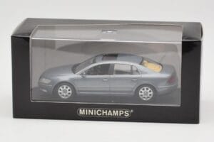 Volkswagen Phaeton Light Blue Metallic Minichamps 1:43 VW002 Diecast - image 4 of 4