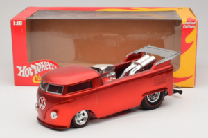 Volkswagen T1 Truck Red Hot Wheels 1:18 J2895 Diecast - image 8 of 8