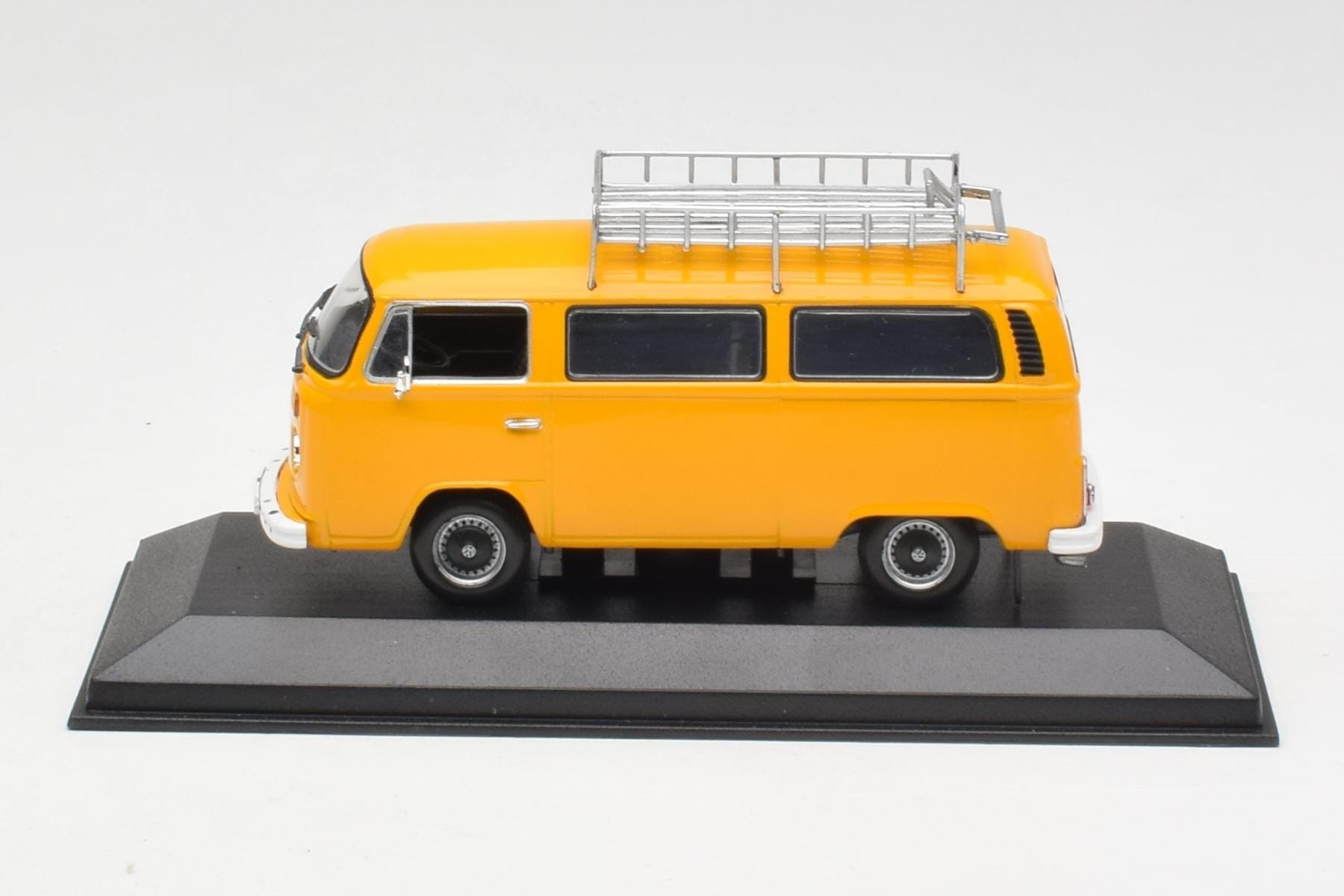 Minichamps Volkswagen T2 Bus Yellow 1:43 Diecast