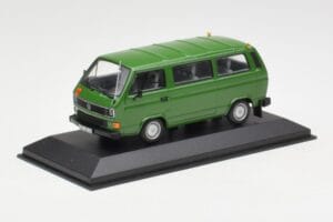Volkswagen T3 Bus Green Minichamps 1:43 400055000 Diecast - image 2 of 4
