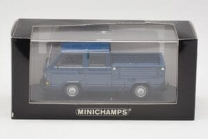 Volkswagen T3 Double Cab Flatbed Blue Minichamps 1:43 400055260 Diecast - image 4 of 4