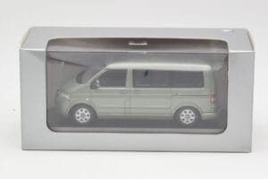Volkswagen T5 Bus Fresco Green Minichamps 1:43 T5001-B Diecast - image 4 of 4