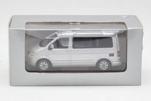 Volkswagen T5 California Silver Minichamps 1:43 7H8099300GPA7W Diecast - image 4 of 4