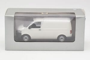 Volkswagen T5 Transporter White Minichamps 1:43 T5002-B Diecast - image 4 of 4