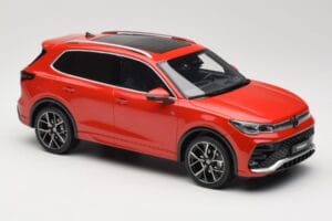 Volkswagen Tiguan eTSI R-Line Persimmon Red Metallic Otto 1:18 OT489 Resin - image 4 of 6