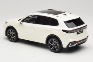 Volkswagen Tiguan R-Line Oryx White Pearl Otto 1:18 OT1219 Resin - image 5 of 6
