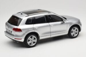 Volkswagen Touareg 7L Silver Metallic Kyosho 1:18 8821CS Diecast - image 3 of 8