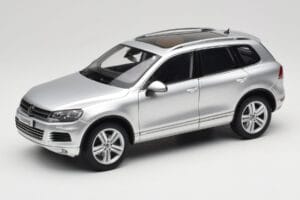 Volkswagen Touareg 7L Silver Metallic Kyosho 1:18 8821CS Diecast