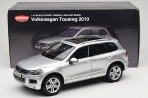 Volkswagen Touareg 7L Silver Metallic Kyosho 1:18 8821CS Diecast - image 8 of 8
