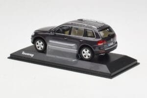 Volkswagen Touareg Grey Minichamps 1:43 TOUAREG001 Diecast - image 3 of 4