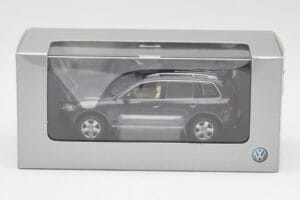 Volkswagen Touareg Grey Minichamps 1:43 TOUAREG001 Diecast - image 4 of 4