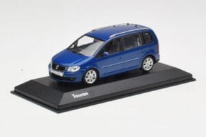 Volkswagen Touran Blue Minichamps 1:43 TOURAN002 Diecast - image 2 of 4