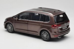 Volkswagen Touran 5T Brown Paudi Model 1:18 ZVE000003BRA Diecast - image 7 of 8