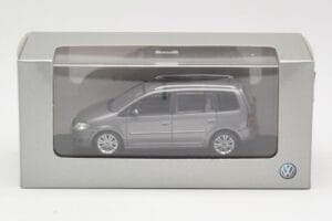 Volkswagen Touran Sport Platinum Grey Minichamps 1:43 TOURAN003 Diecast - image 4 of 4