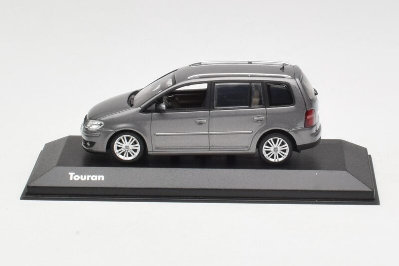 Volkswagen Touran Sport Platinum Grey Minichamps 1:43 TOURAN003 Diecast