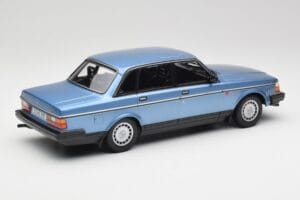 Volvo 240 GL Blue Metallic Minichamps 1:18 155171404 Diecast - image 2 of 6