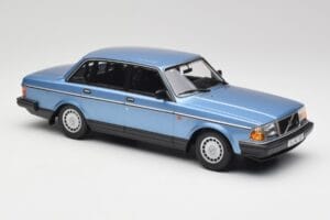 Volvo 240 GL Blue Metallic Minichamps 1:18 155171404 Diecast - image 4 of 6