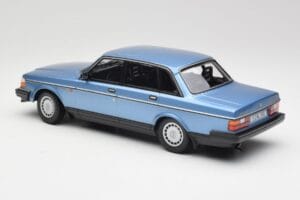 Volvo 240 GL Blue Metallic Minichamps 1:18 155171404 Diecast - image 5 of 6