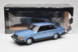 Volvo 240 GL Blue Metallic Minichamps 1:18 155171404 Diecast - image 6 of 6