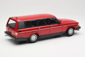 Volvo 240 GL Estate Red Minichamps 1:18 155171411 Diecast - image 2 of 6