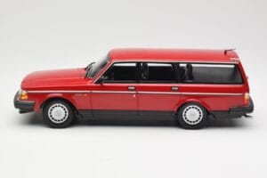 Volvo 240 GL Estate Red Minichamps 1:18 155171411 Diecast - image 3 of 6