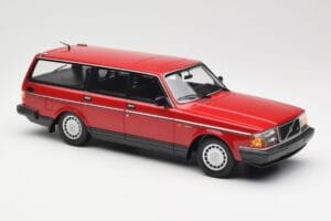 Volvo 240 GL Estate Red Minichamps 1:18 155171411 Diecast - image 4 of 6