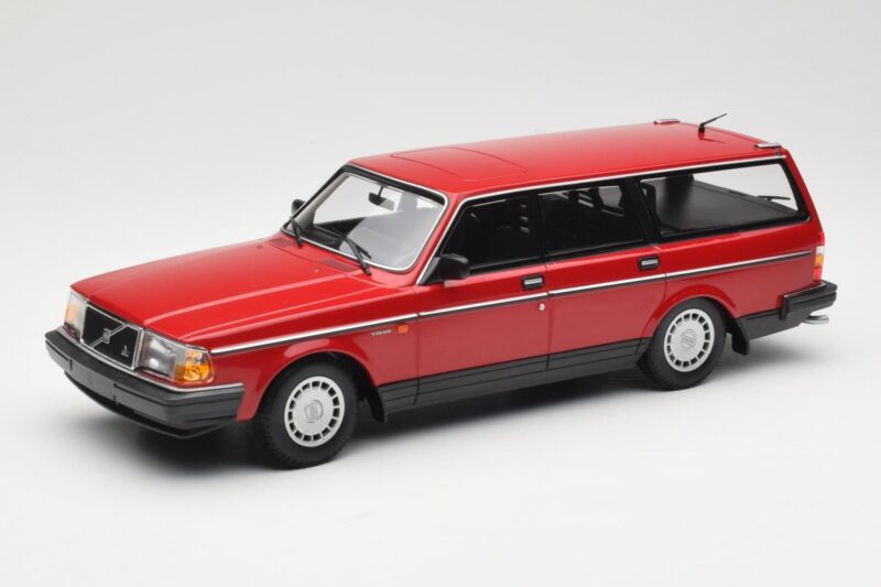 Volvo 240 GL Estate Red Minichamps 1:18 155171411 Diecast