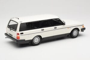 Volvo 240 GL Estate White Minichamps 1:18 155171412 Diecast - image 2 of 6