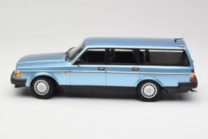 Volvo 240 GL Estate Blue Metallic Minichamps 1:18 155171414 Diecast - image 3 of 6