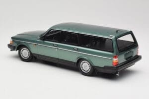 Volvo 240 GL Estate Green Metallic Minichamps 1:18 155171410 Diecast - image 5 of 6