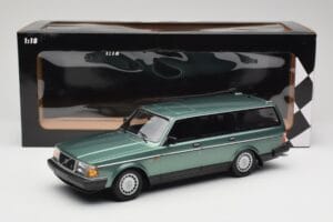 Volvo 240 GL Estate Green Metallic Minichamps 1:18 155171410 Diecast - image 6 of 6