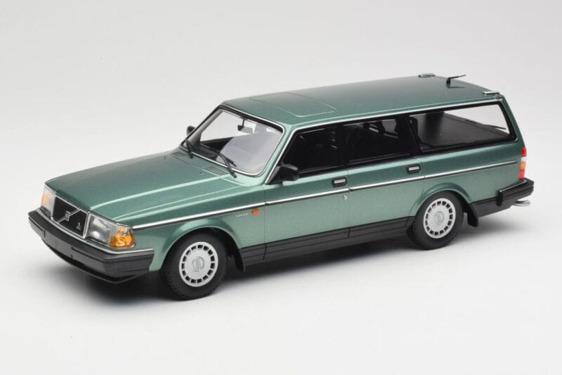 Volvo 240 GL Estate Green Metallic Minichamps 1:18 155171410 Diecast