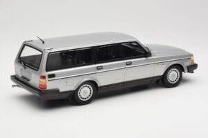 Volvo 240 GL Estate Silver Minichamps 1:18 155171416 Diecast - image 2 of 6