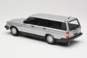 Volvo 240 GL Estate Silver Minichamps 1:18 155171416 Diecast - image 5 of 6