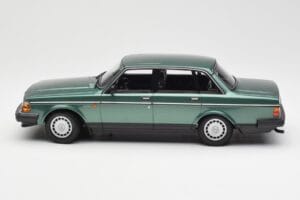 Volvo 240 GL Green Metallic Minichamps 1:18 155171400 Diecast - image 3 of 6