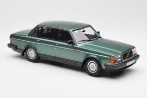 Volvo 240 GL Green Metallic Minichamps 1:18 155171400 Diecast - image 4 of 6