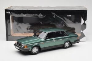 Volvo 240 GL Green Metallic Minichamps 1:18 155171400 Diecast - image 6 of 6